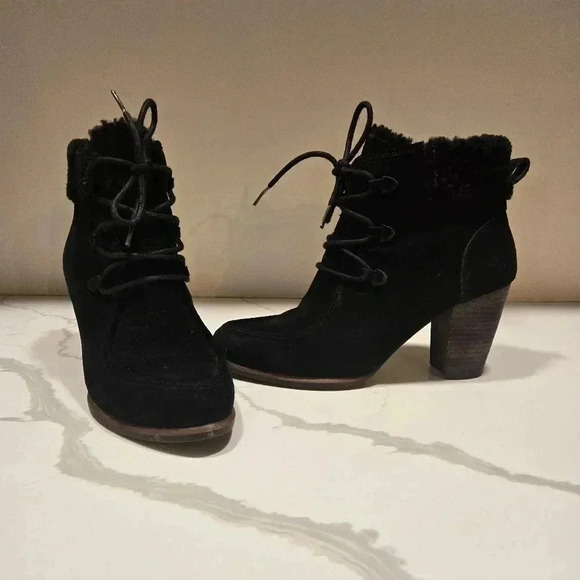 UGG Analise Suede Heel Boots Black Size 9 Womens - Picture 1 of 14